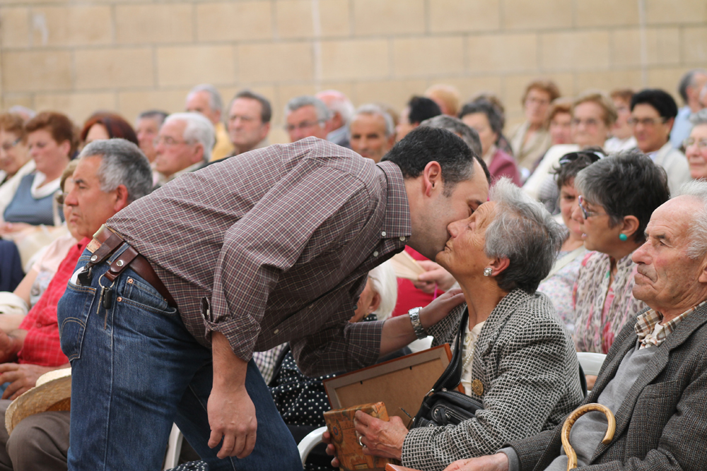 ENTREGA DE PREMIO A BENEDICTA TESTON