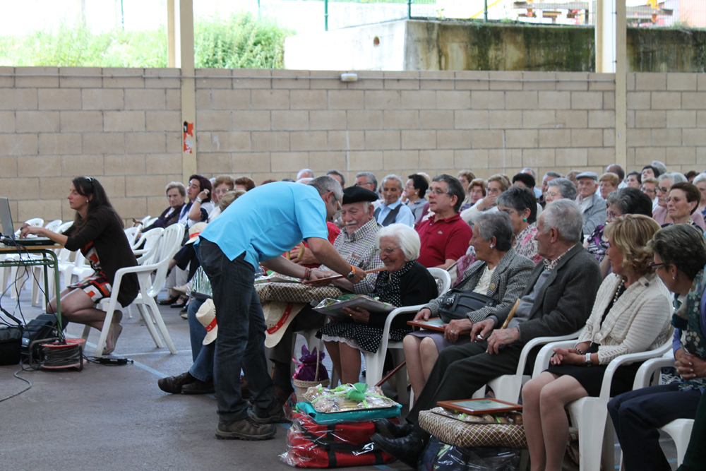 ENTREGA DE PREMIO A HERMINIA TESTON