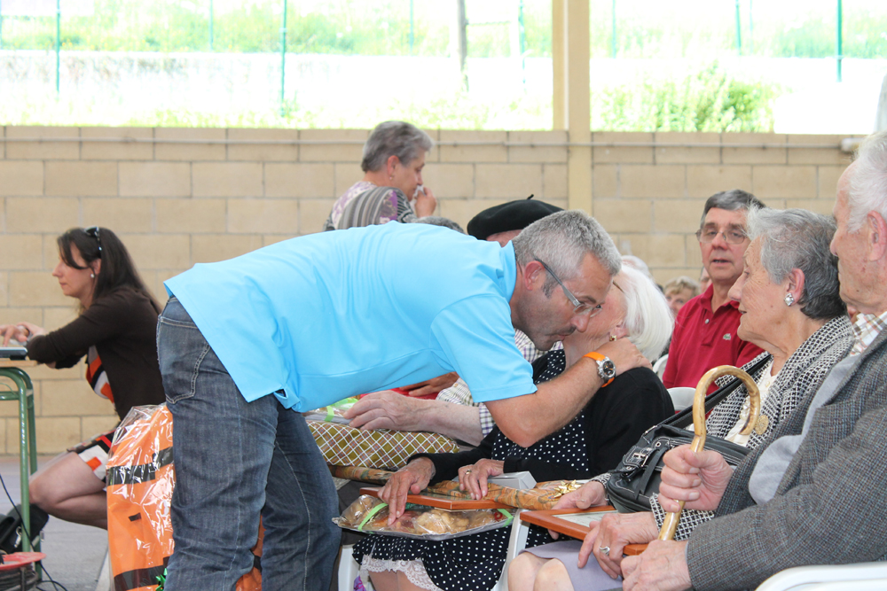 ENTREGA DE PREMIO A HERMINIA TESTON